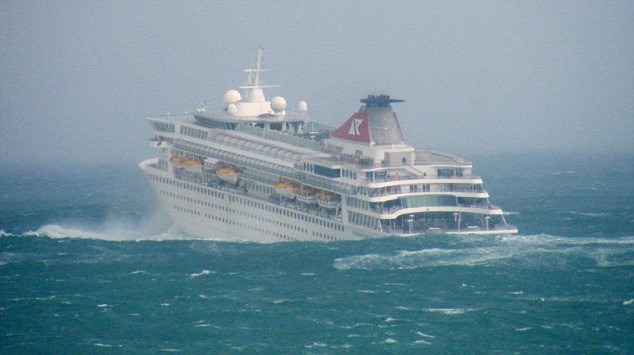 Rogue waves kills 2 and injures 14 on a cruise ship in Med ...