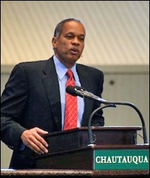 Juan_Williams_speaking_at_Chautauqua