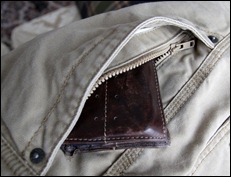 eddiebauer_zipperpocket