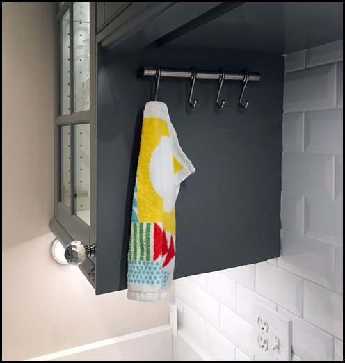 Condo1718TowelHanger181201