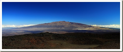 Mauna_Kea_from_Mauna_Loa_Observatory,_Hawaii_-_20100913_(cropped)
