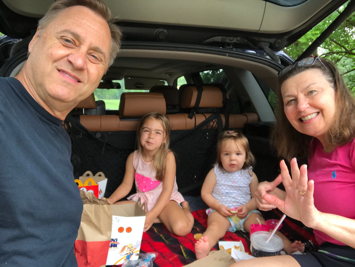 Lunch in the back of the BMW X5 35d in the summer of 2021