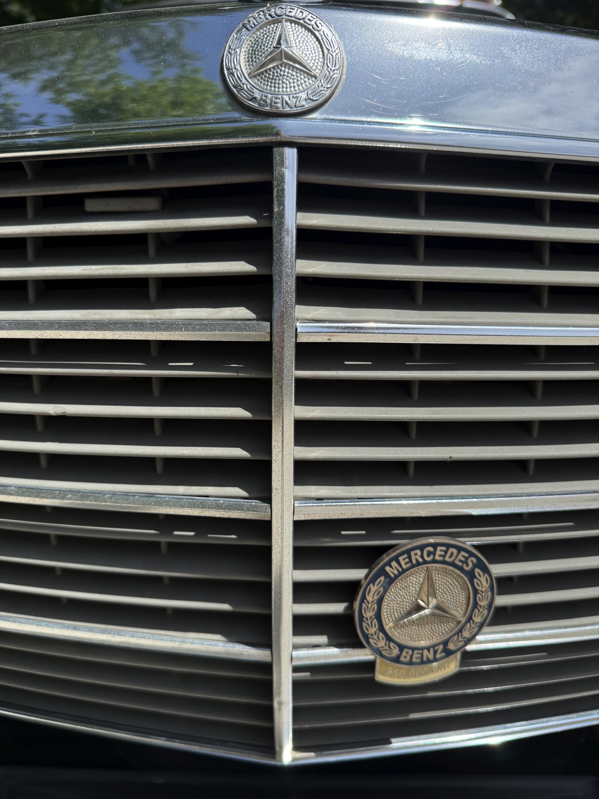 MB Grille and badge