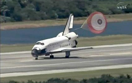 Endeavour lands safely