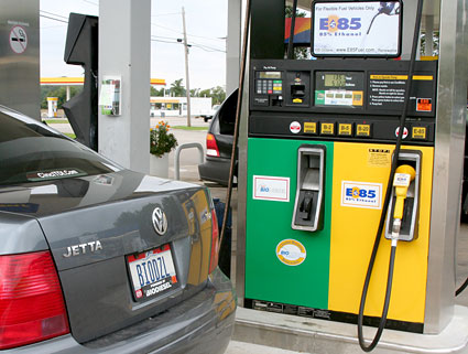 Rich Filling his VW Jetta TDI with B20